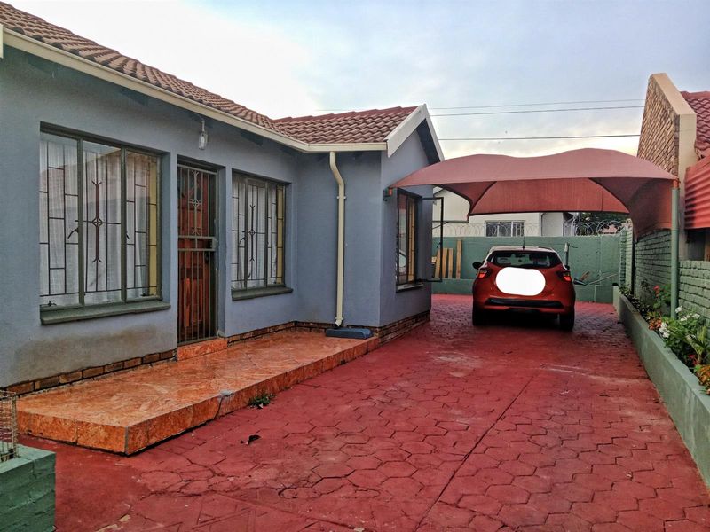 Getting a Secured lifestyle on this House To Rent in Danville, Pretoria - Photo 2