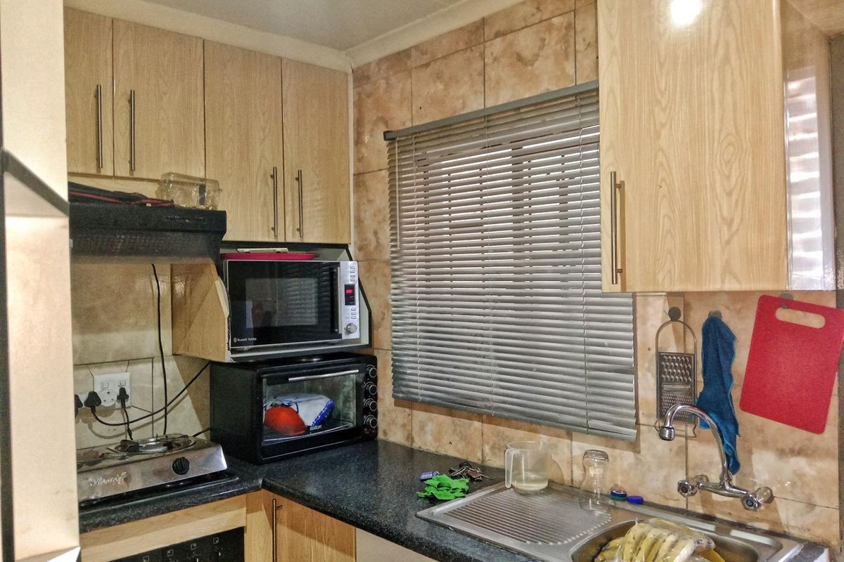 Getting a Secured lifestyle on this House To Rent in Danville, Pretoria - Photo 5