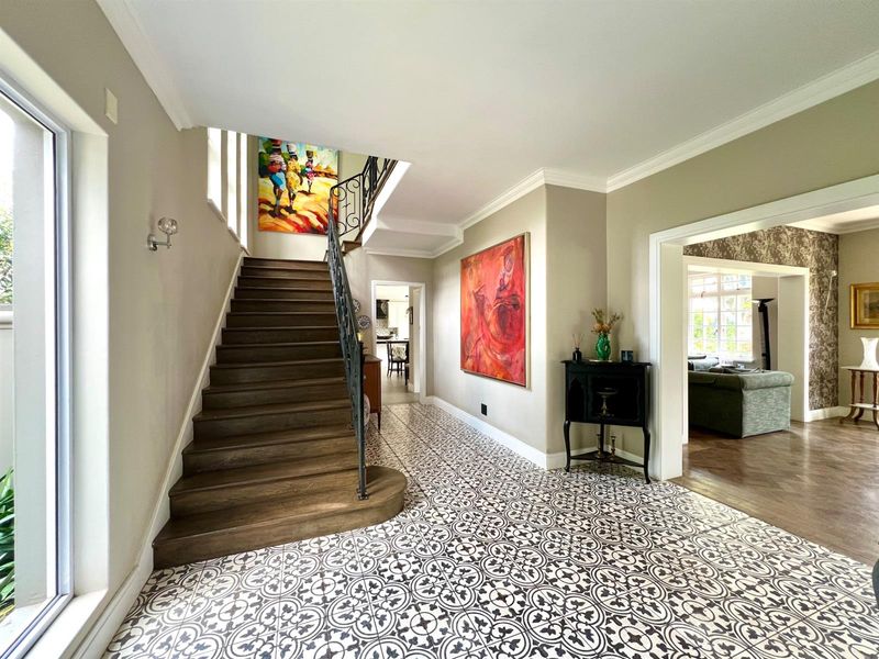 Elegant Family Home in a Quiet Pocket of Houghton Estate - Photo 2