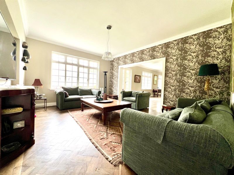 Elegant Family Home in a Quiet Pocket of Houghton Estate - Photo 4