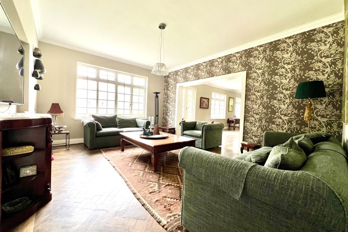 Elegant Family Home in a Quiet Pocket of Houghton Estate - Photo 4