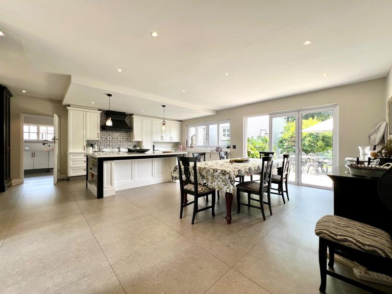 Elegant Family Home in a Quiet Pocket of Houghton Estate - Photo 9