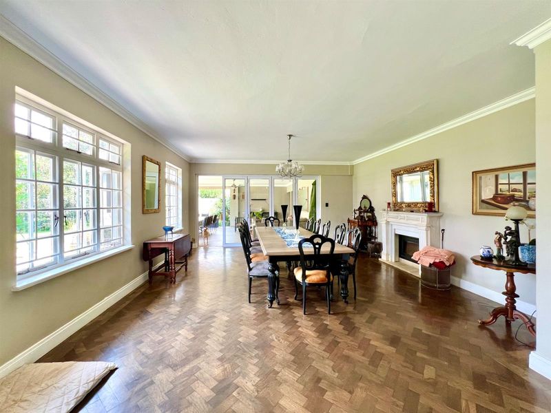 Elegant Family Home in a Quiet Pocket of Houghton Estate - Photo 8