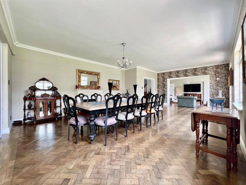 Elegant Family Home in a Quiet Pocket of Houghton Estate - Photo 6