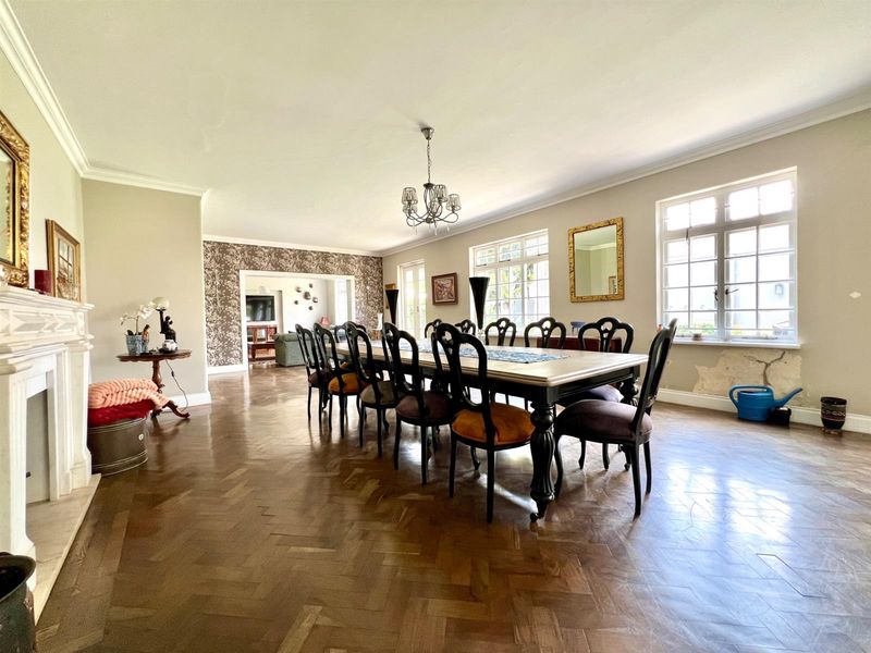 Elegant Family Home in a Quiet Pocket of Houghton Estate - Photo 7