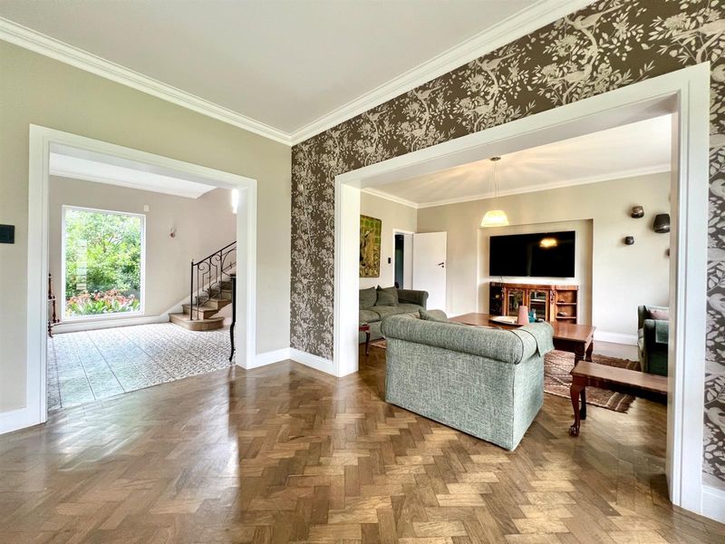 Elegant Family Home in a Quiet Pocket of Houghton Estate - Photo 5