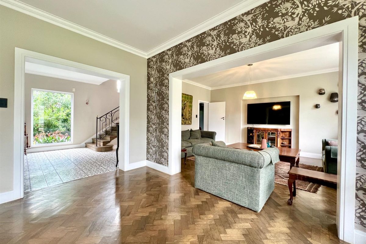 Elegant Family Home in a Quiet Pocket of Houghton Estate - Photo 5