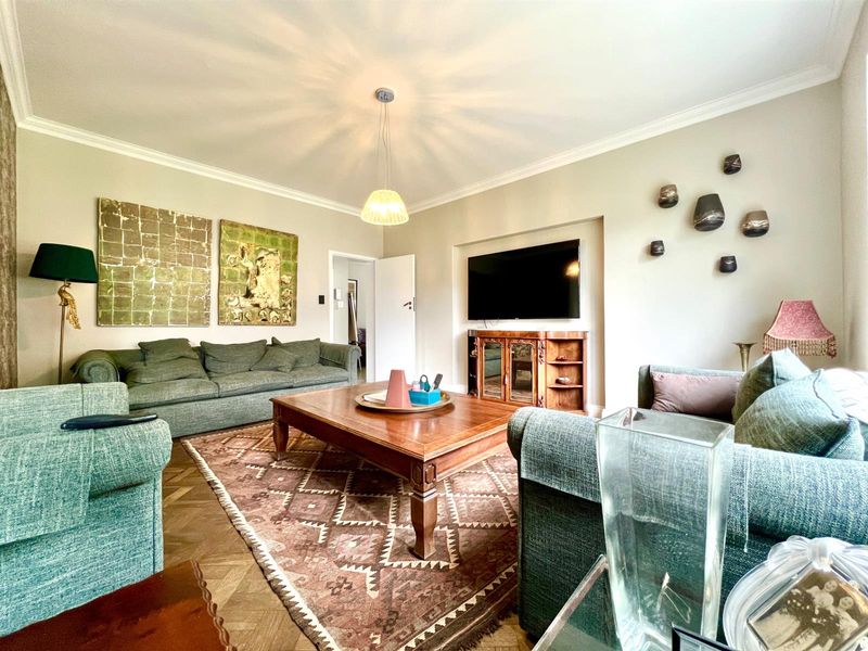 Elegant Family Home in a Quiet Pocket of Houghton Estate - Photo 3