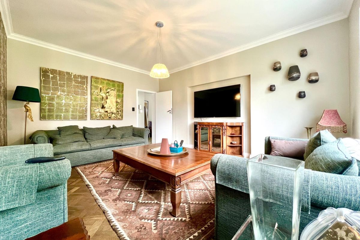 Elegant Family Home in a Quiet Pocket of Houghton Estate - Photo 3