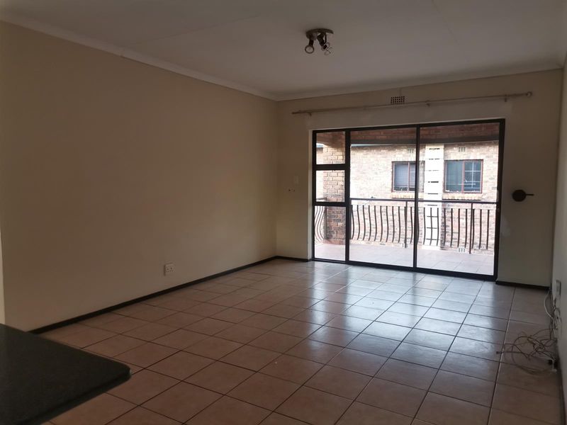 Resort-style living with privacy, Sonneveld, Brakpan - Photo 10