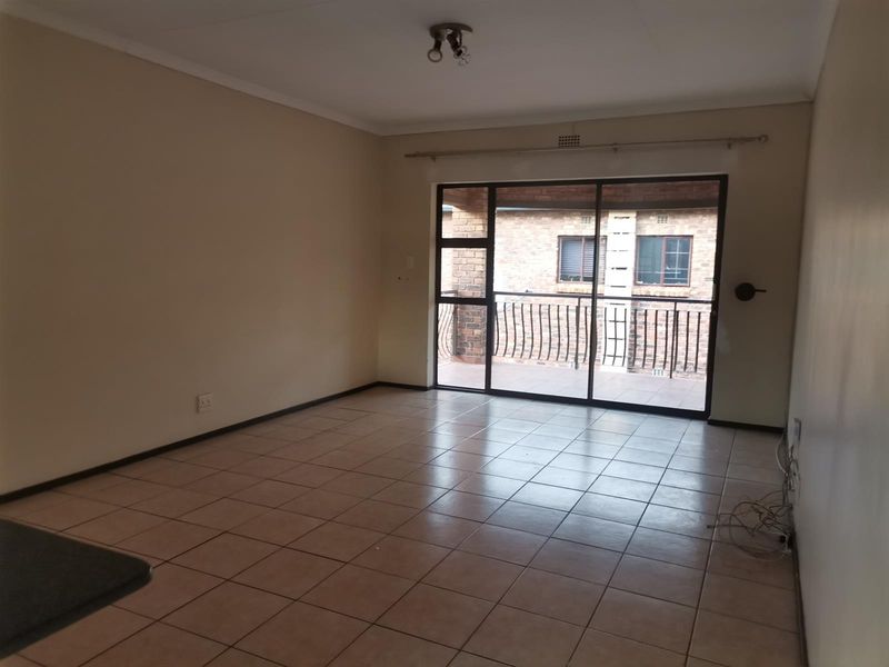 Resort-style living with privacy, Sonneveld, Brakpan - Photo 7