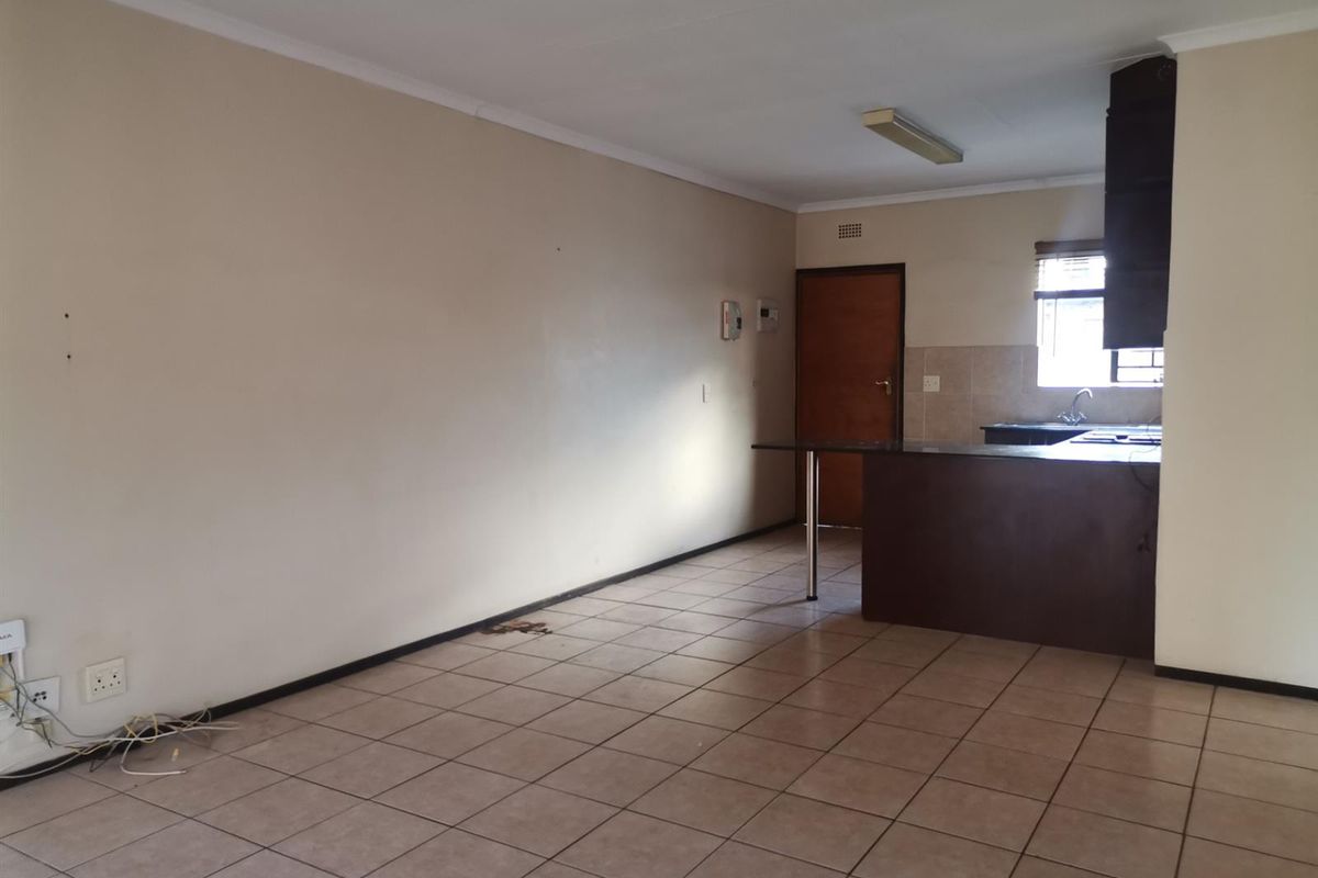 Resort-style living with privacy, Sonneveld, Brakpan - Photo 3