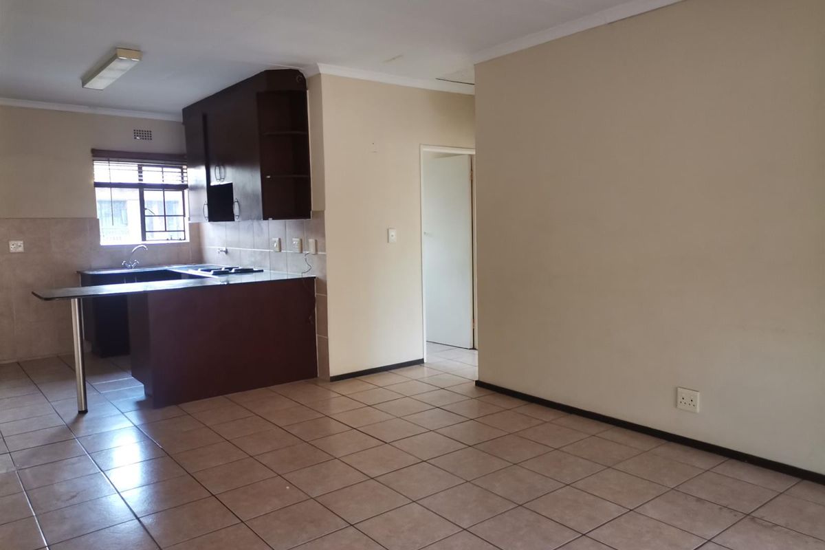 Resort-style living with privacy, Sonneveld, Brakpan - Photo 4