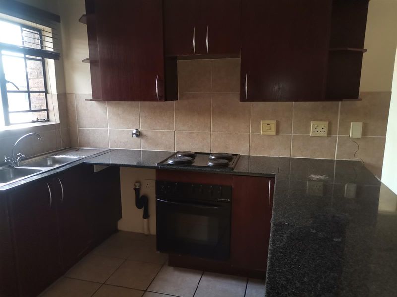 Resort-style living with privacy, Sonneveld, Brakpan - Photo 5