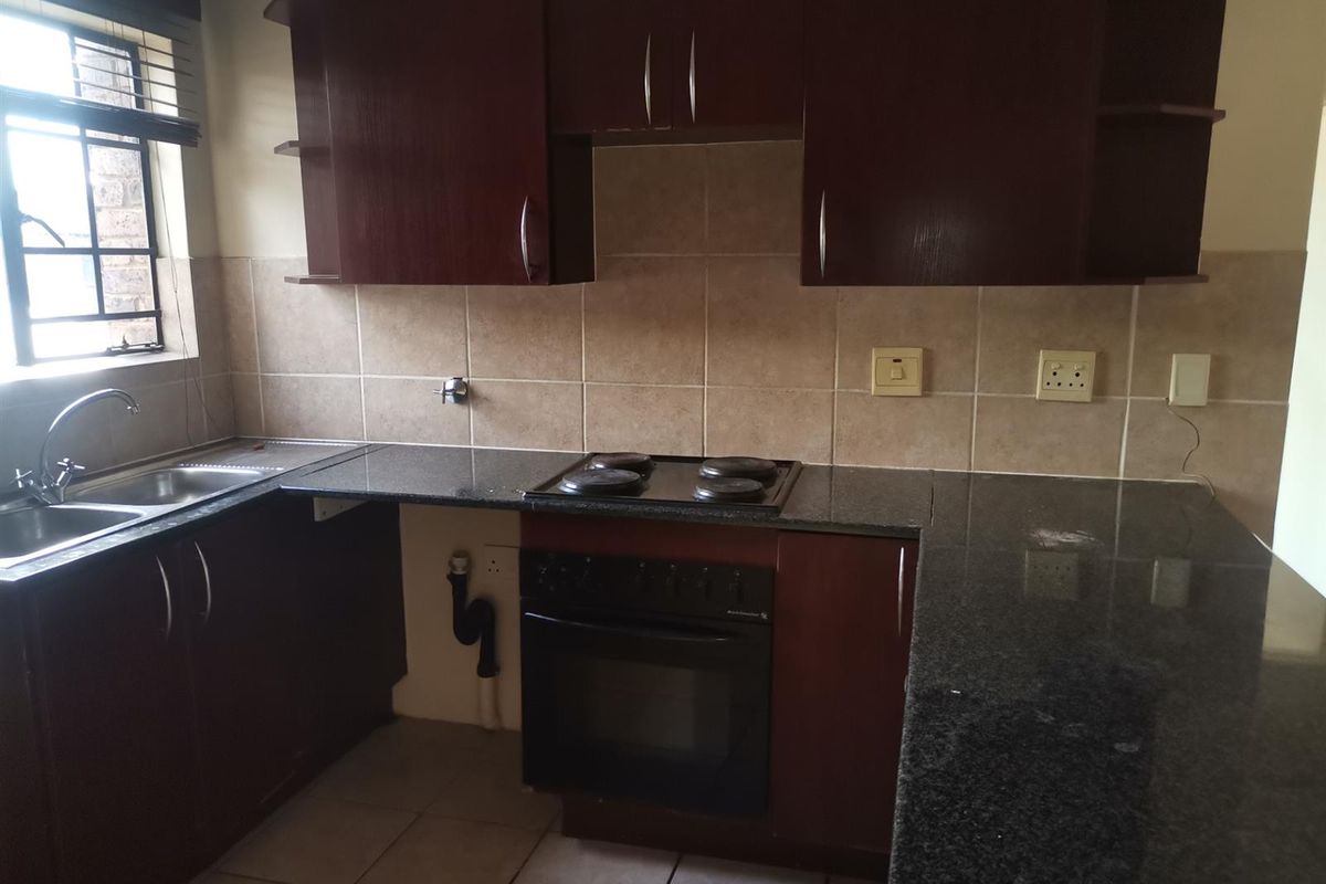 Resort-style living with privacy, Sonneveld, Brakpan - Photo 5