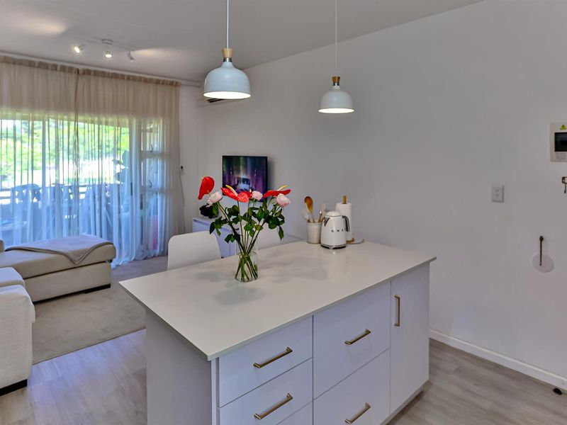 Beautifully Renovated 2-Bed, 2-Bath Apartment for Sale in Sheffield Manor - Photo 9