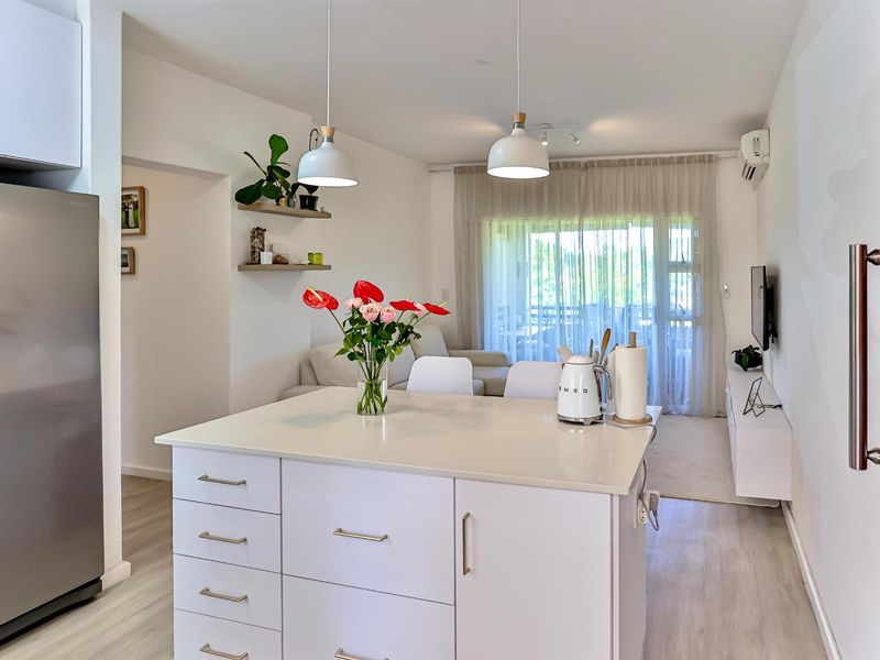 Beautifully Renovated 2-Bed, 2-Bath Apartment for Sale in Sheffield Manor - Photo 8