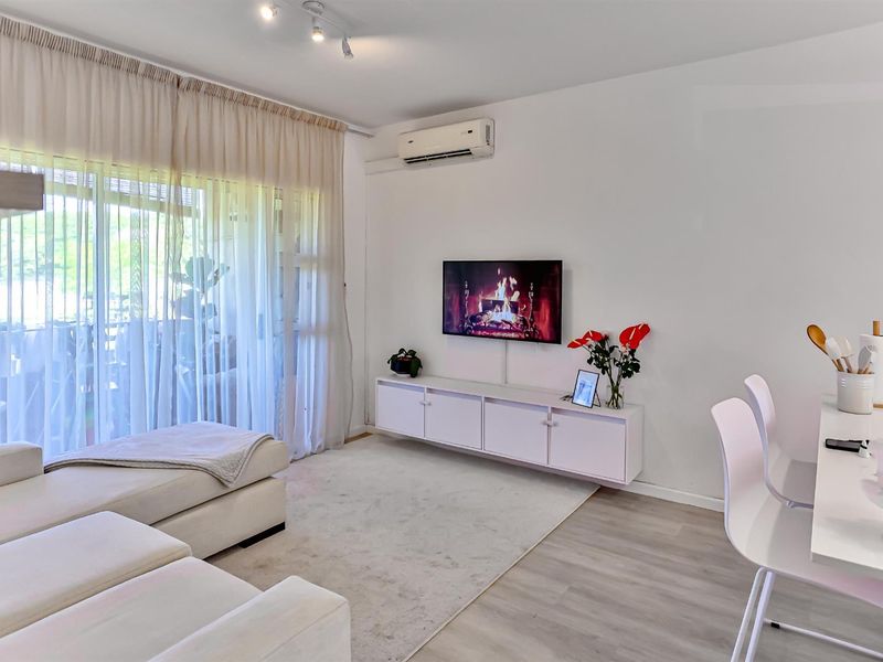 Beautifully Renovated 2-Bed, 2-Bath Apartment for Sale in Sheffield Manor - Photo 4