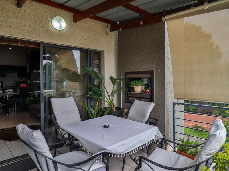 2Bed,2Bath Apartment For Sale in Bryanston, Sandton - Photo 9