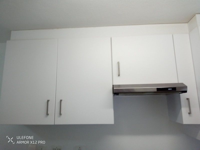 Opposite Greyville Racecourse, walking distance to university, schools and close to Avondale spar. - Photo 7