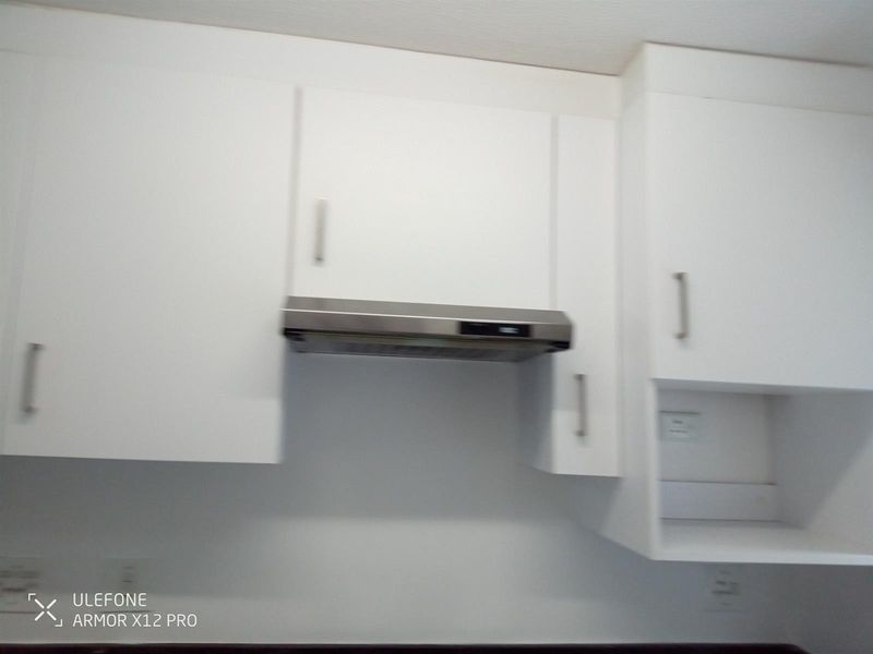 Opposite Greyville Racecourse, walking distance to university, schools and close to Avondale spar. - Photo 6