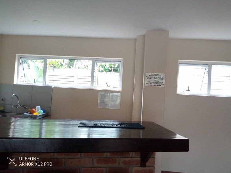Opposite Greyville Racecourse, walking distance to university, schools and close to Avondale spar. - Photo 5