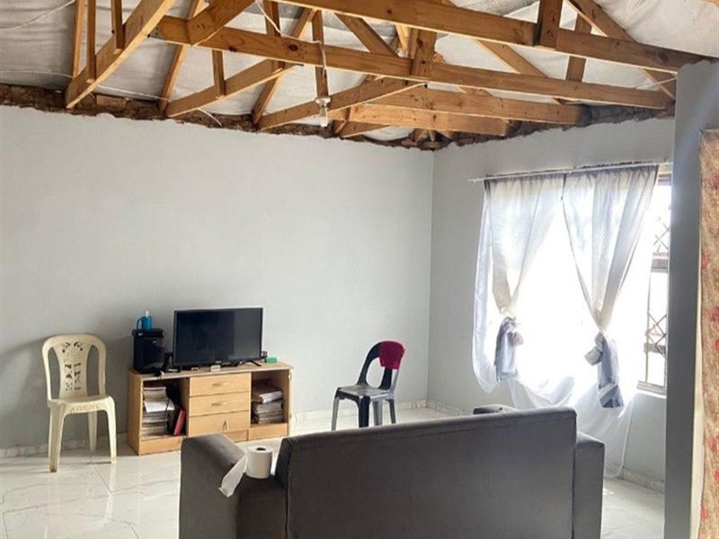 House For Sale in Tshepisong, Krugersdorp - Photo 2