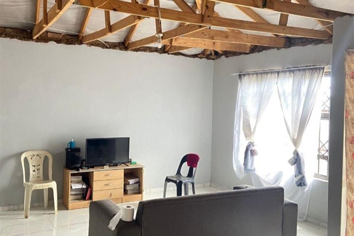 House For Sale in Tshepisong, Krugersdorp - Photo 2