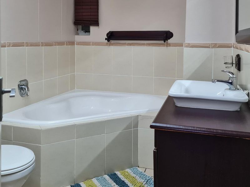 3 Bedroom Wheelchair Friendly Beachfront Bliss - Photo 6