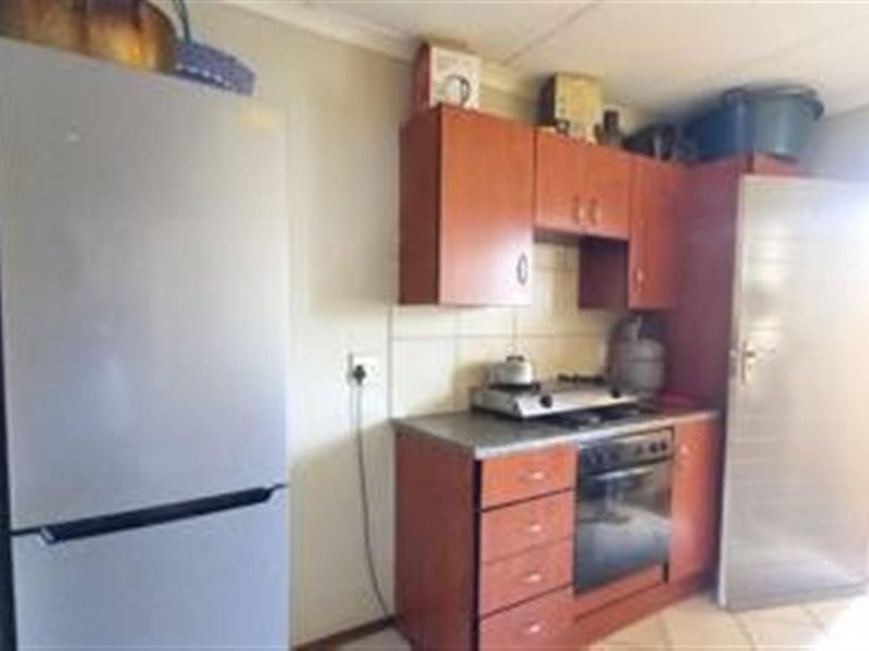 Townhouse for sale in Kempton Park - Photo 4