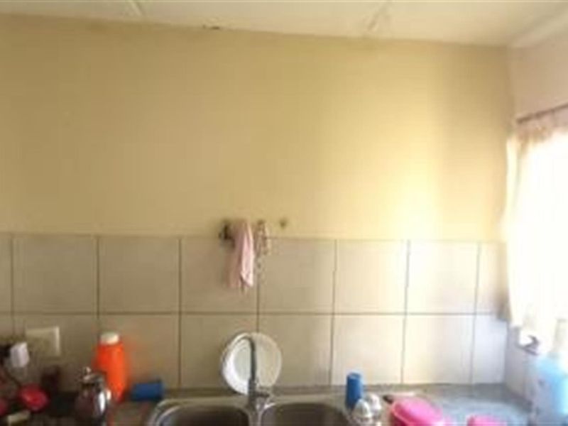 Townhouse for sale in Kempton Park - Photo 7