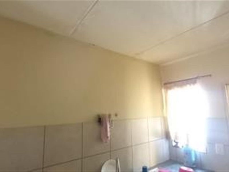 Townhouse for sale in Kempton Park - Photo 6