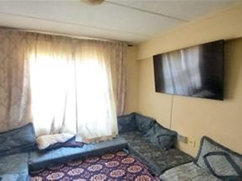 Townhouse for sale in Kempton Park - Photo 5