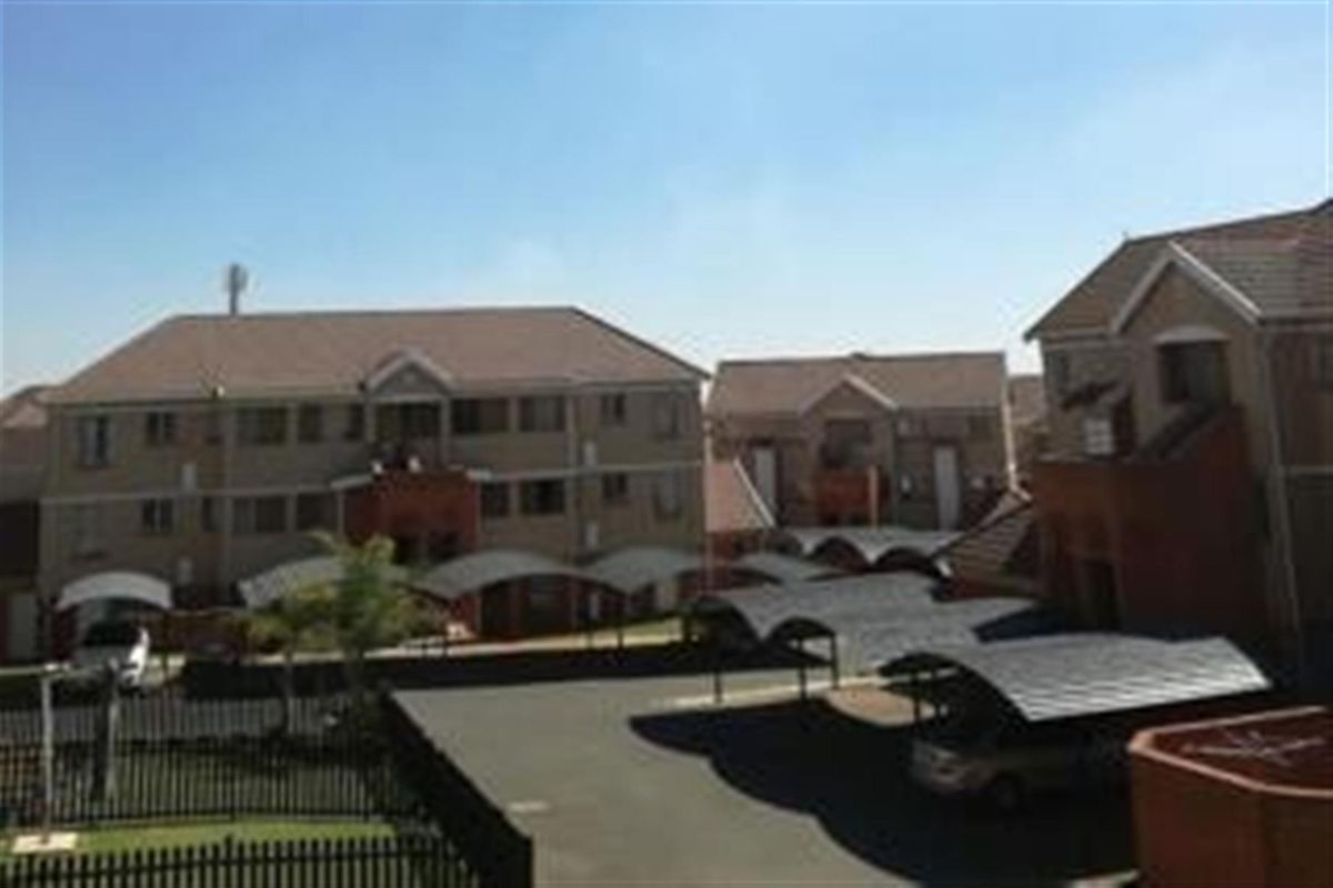 Townhouse for sale in Kempton Park - Photo 3