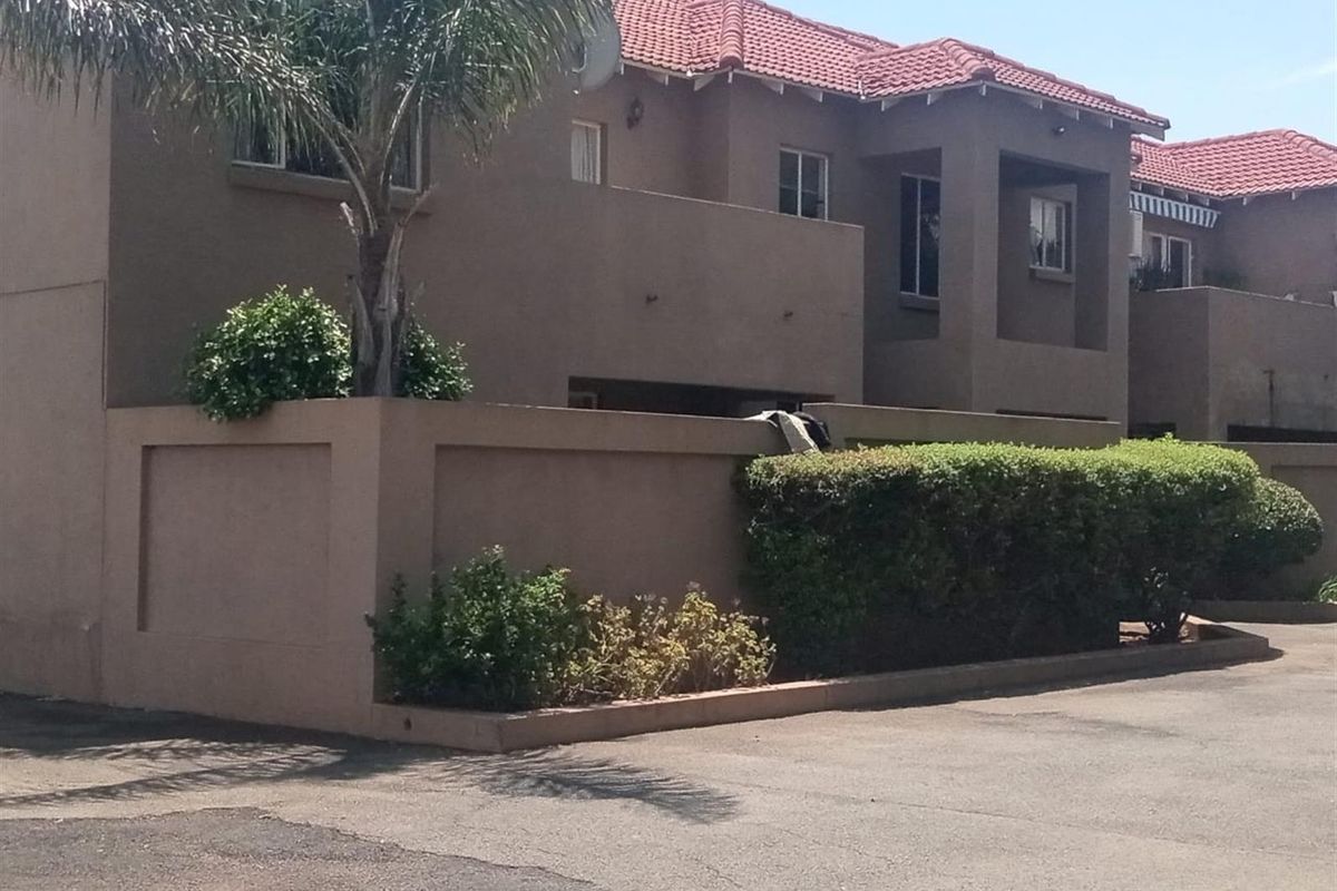 2 Bedroom Apartment To Rent in Fairland, Randburg - Photo 2