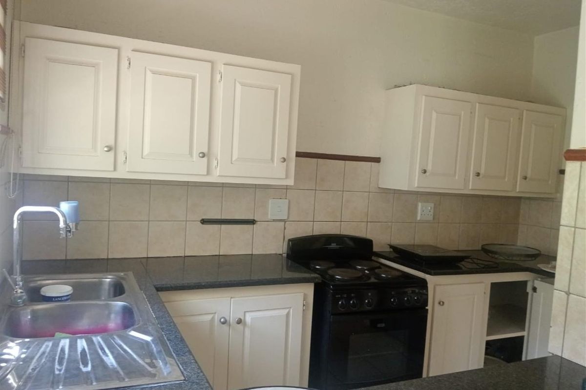 2 Bedroom Apartment To Rent in Fairland, Randburg - Photo 3