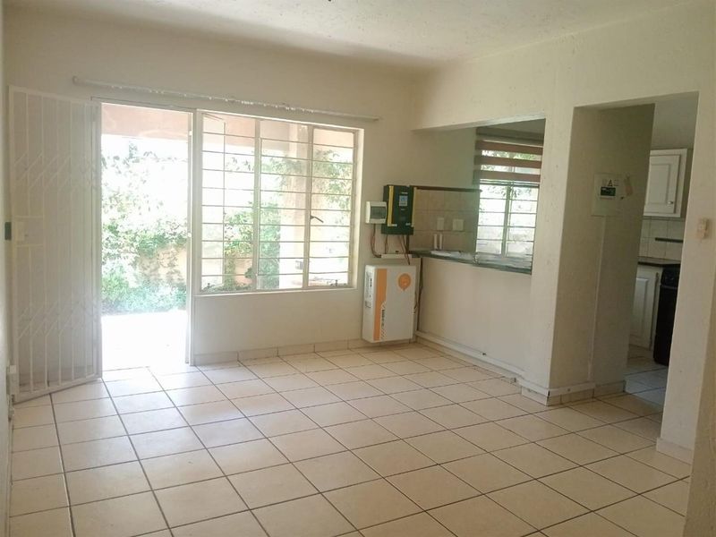 2 Bedroom Apartment To Rent in Fairland, Randburg - Photo 5