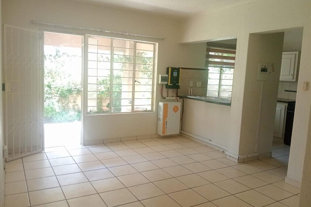 2 Bedroom Apartment To Rent in Fairland, Randburg - Photo 5