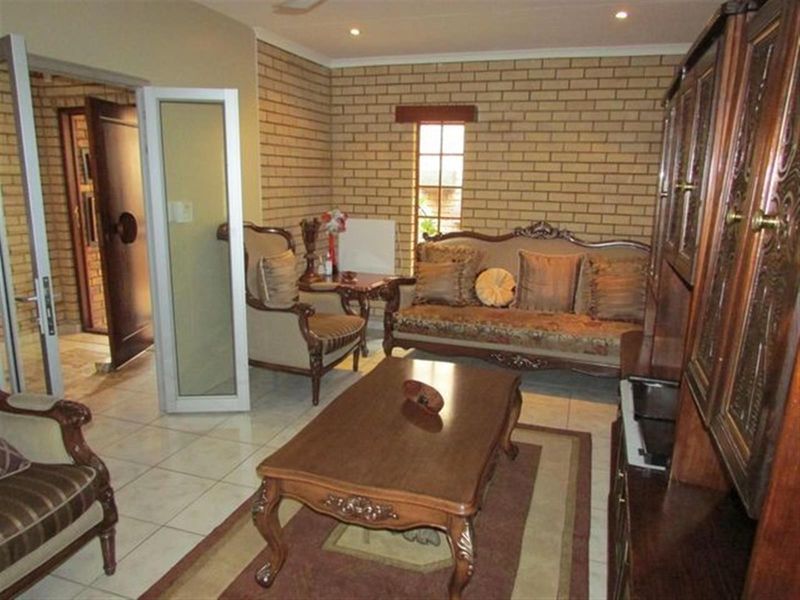 Beautiful Family Home in Colbyn West - Photo 5