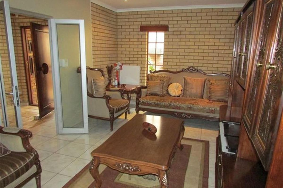 Beautiful Family Home in Colbyn West - Photo 5