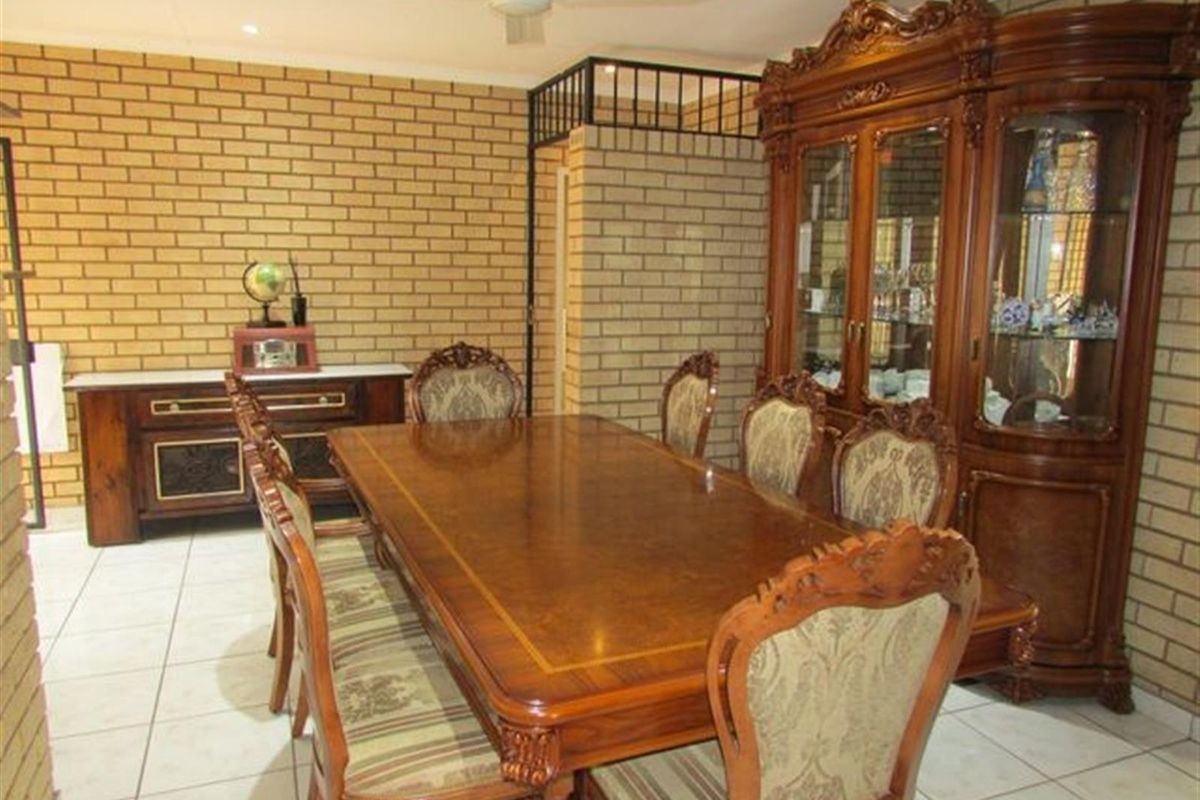 Beautiful Family Home in Colbyn West - Photo 3