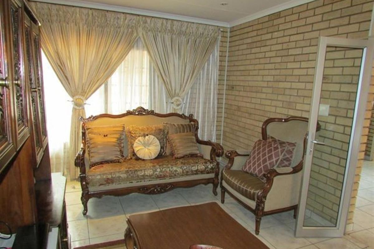 Beautiful Family Home in Colbyn West - Photo 4