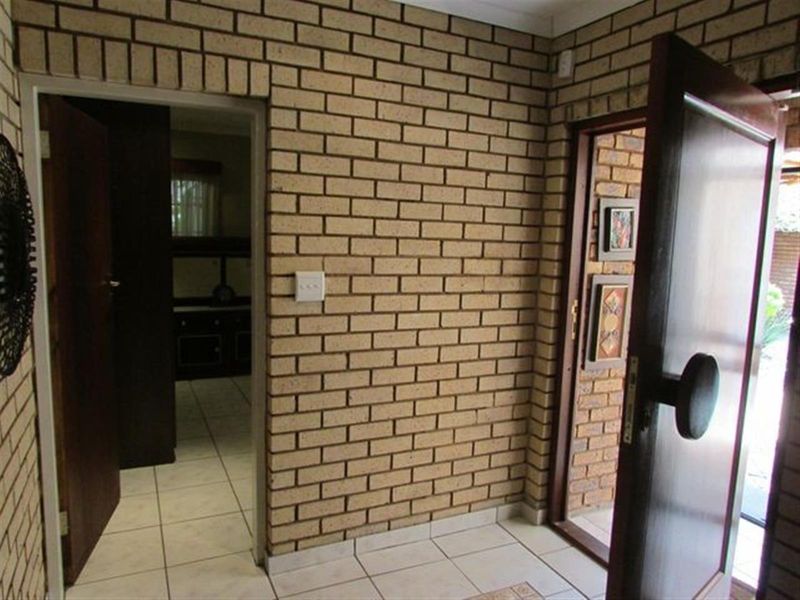 Beautiful Family Home in Colbyn West - Photo 2