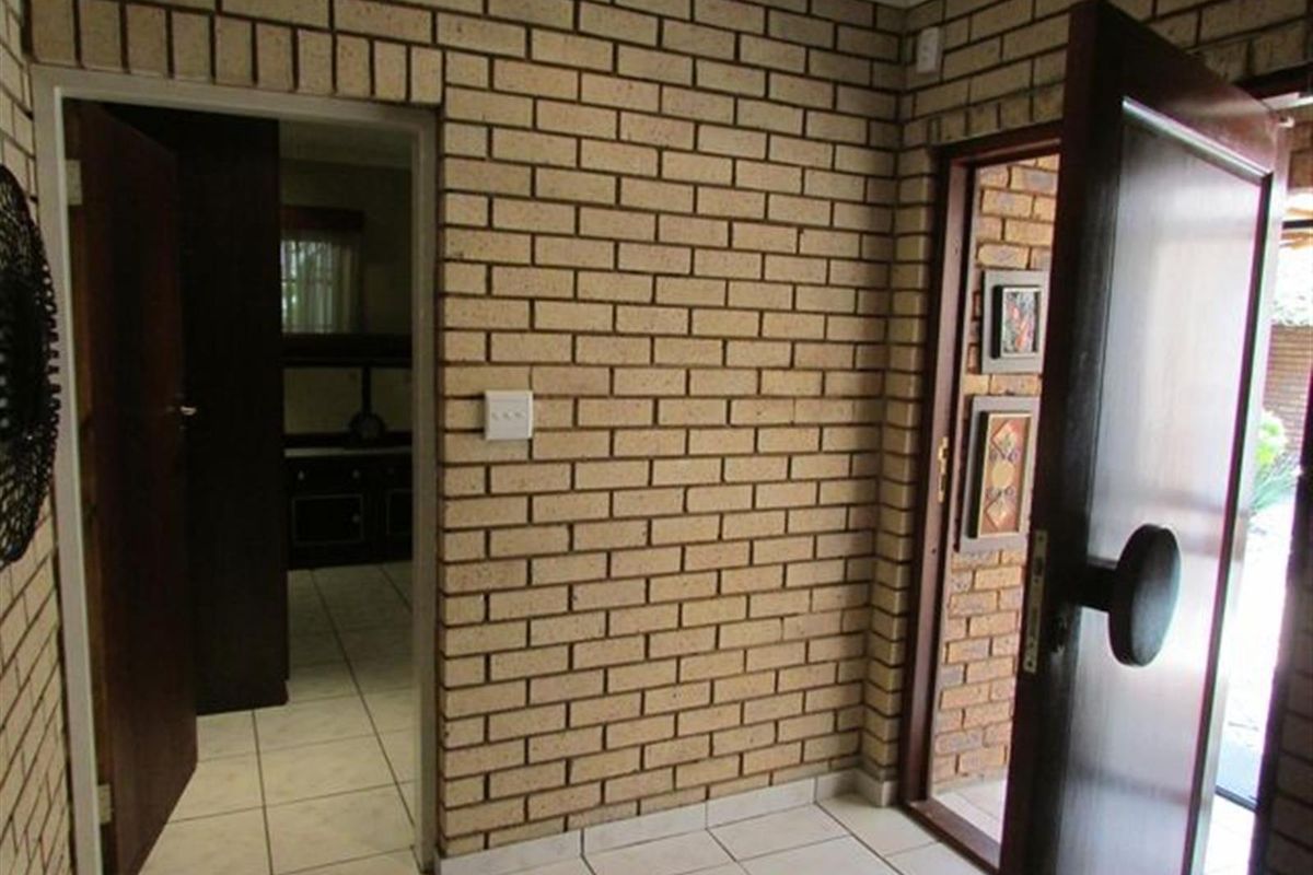 Beautiful Family Home in Colbyn West - Photo 2