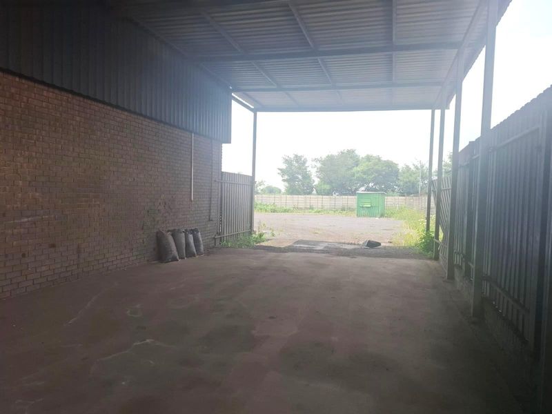 Workshop TO LET - Photo 4