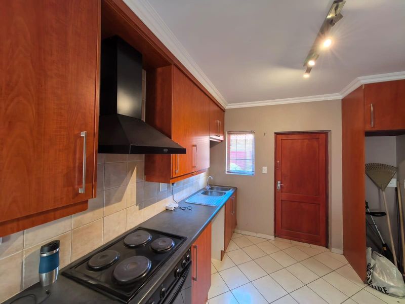 A Place to Plant Your Roots: Warmth and Modern Comfort at Hillcrest Prestige - Photo 6