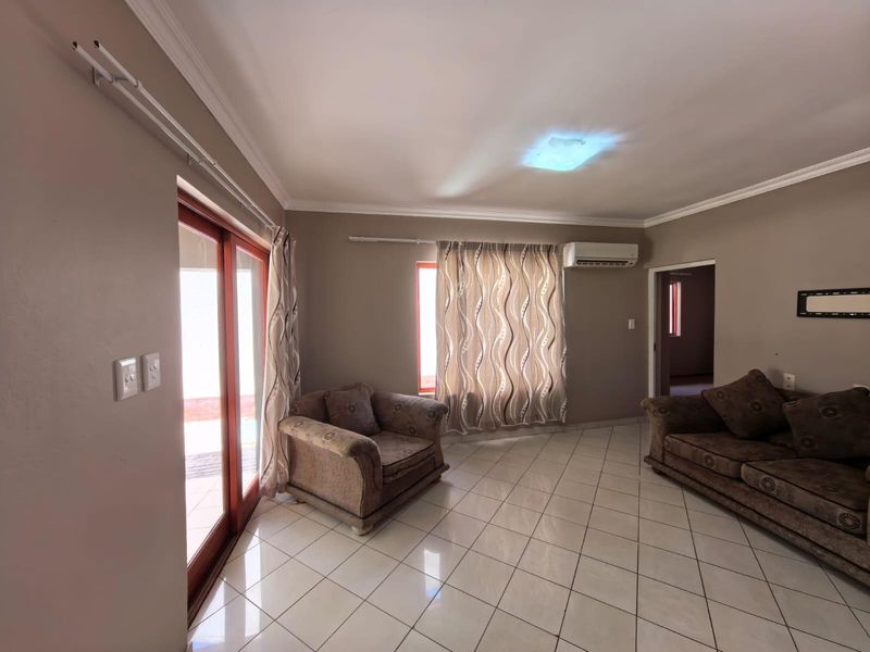 A Place to Plant Your Roots: Warmth and Modern Comfort at Hillcrest Prestige - Photo 3