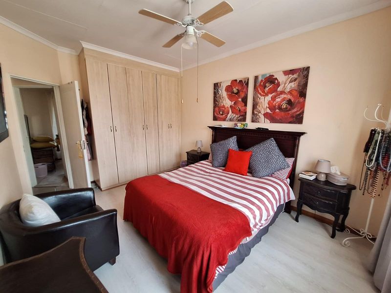 An ideal option for retirees seeking security, comfort, and convenience. - Photo 8