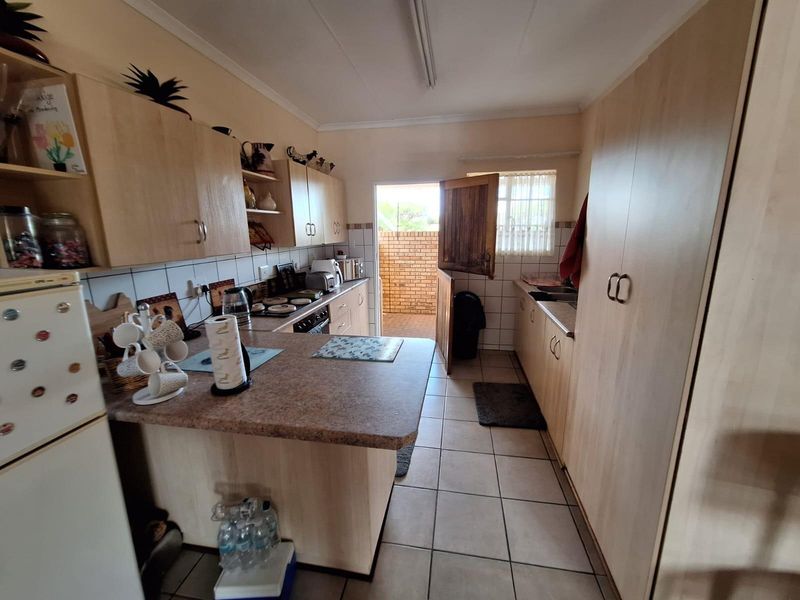 An ideal option for retirees seeking security, comfort, and convenience. - Photo 6