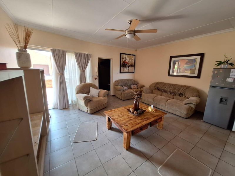 An ideal option for retirees seeking security, comfort, and convenience. - Photo 4